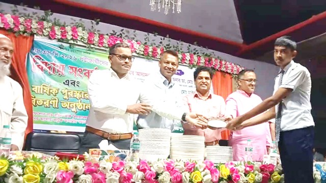 জ্ঞানচক্র একাডেমিসহ বিভিন্ন শিক্ষাপ্রতিষ্ঠানে এসএসসি পরীক্ষার্থীদের বিদায় অনুষ্ঠান