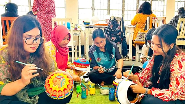 নববর্ষ বরণে প্রস্তুত রাজশাহী বিশ্ববিদ্যালয়