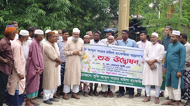 শিবগঞ্জে মহিলা হাফেজিয়া মাদ্রাসার উদ্বোধন করেছেন এমপি ড. কেরামত আলী