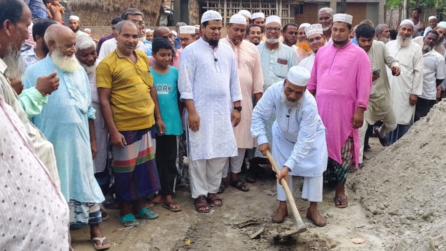 ধাইনগরে সড়ক উন্নয়ন কাজের উদ্বোধন করলেন এমপি ড. কেরামত আলী