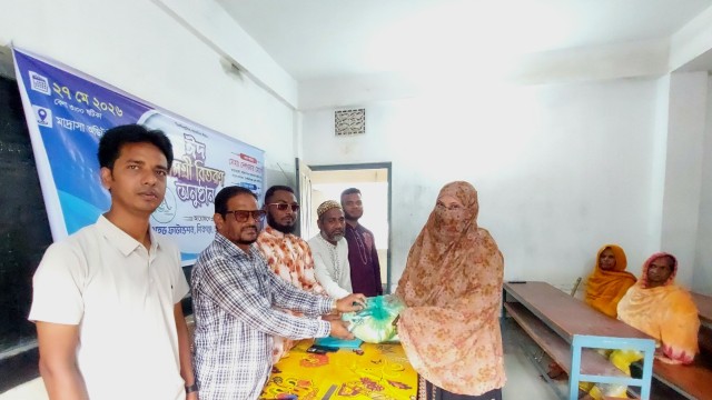 শিবগঞ্জে এহেড ফাউন্ডেশনের উদ্যোগে দুস্থদের মাঝে ঈদ সামগ্রী বিতরণ
