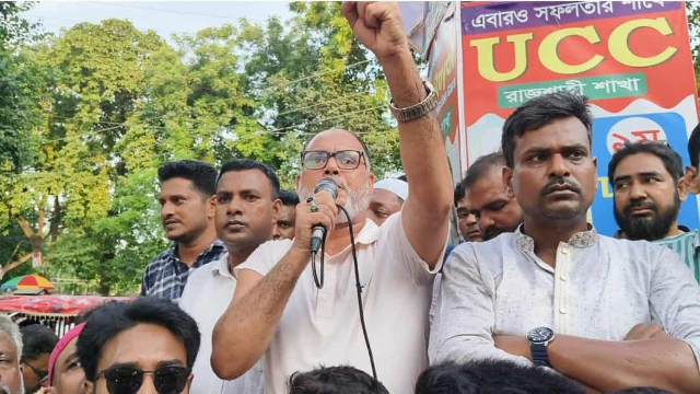 আইনশৃঙ্খলার অবনতির প্রতিবাদে চাঁপাইনবাবগঞ্জ জেলা যুবদলের বিক্ষোভ মিছিল
