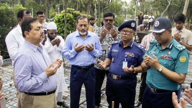 কেন্দ্রীয় উদ্যানে নির্মাণাধীন মসজিদের ছাদ ঢালাই কাজের উদ্বোধন