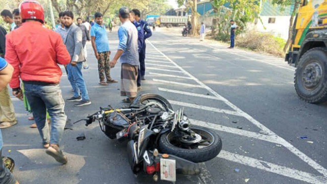 রাজশাহীতে বাসচাপায় চাঁপাইনবাবগঞ্জের দুই মোটরসাইকেল আরোহীর মৃত্যু
