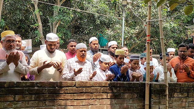 বজ্রপাতে নিহত খাইরুল ইসলামের পরিবারের পাশে নুরুল ইসলাম বুলবুল
