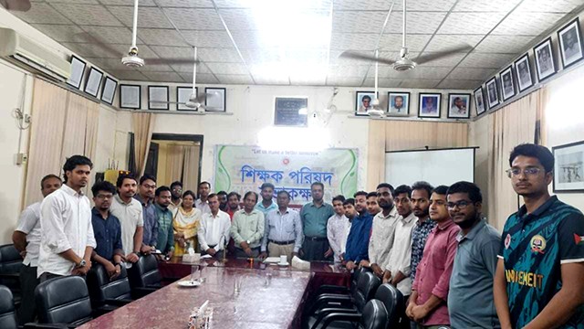 শিক্ষার্থীদের দাবির মুখে ভাড়া কমলো রাজশাহী কলেজ ছাত্রাবাসের