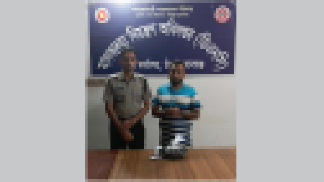 চাঁপাইনবাবগঞ্জে গাঁজাসহ এক ব্যক্তি আটক