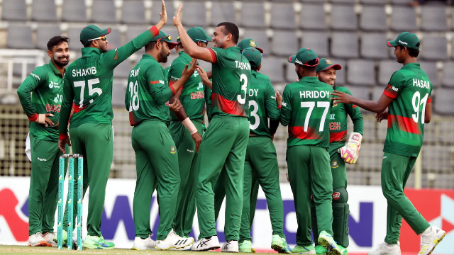 মিরাজকে নিয়েই শেষ ওয়ানডের দল ঘোষণা, হাসপাতাল থেকে বাসায় ফিরেছেন অধিনায়ক