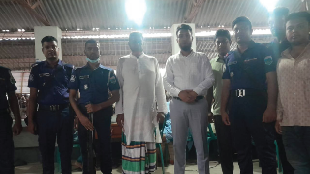 চাঁপাইনবাবগঞ্জের পশুর হাটে অতিরিক্ত টোল আদায়ের অভিযোগ, ইজারাদারকে ৫০ হাজার টাকা জরিমানা