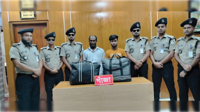 কুমিল্লা থেকে আনা ১৪ কেজি গাঁজাসহ চাঁপাইনবাবগঞ্জে দুই মাদক ব্যবসায়ী গ্রেফতার
