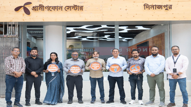 দিনাজপুরে নতুন গ্রামীণফোন সেন্টারের যাত্রা শুরু