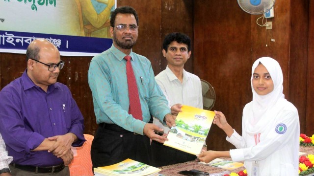 নবাবগঞ্জ সরকারি কলেজে ‘অরুণাভ’ ম্যাগাজিনের মোড়ক উন্মোচন, পুনরুজ্জীবিত হচ্ছে ‘প্রবাহ সাহিত্য গোষ্ঠী’