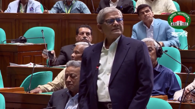 ‘কাজ পাচ্ছে আওয়ামী ঠিকাদাররা’, ব্যবস্থা নেওয়ার আশ্বাস ফখরুলের