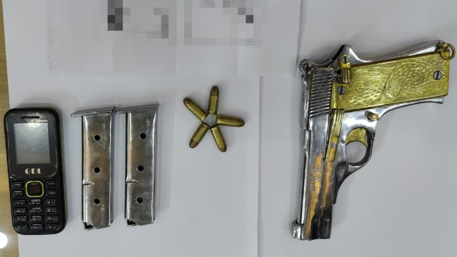 চাঁপাইনবাবগঞ্জে বিদেশি পিস্তলসহ যুবক আটক