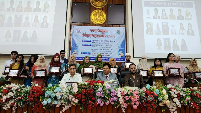 রাবিতে ডিনস্ অ্যাওয়ার্ড পেলেন কলা অনুষদের ১৬ শিক্ষার্থী