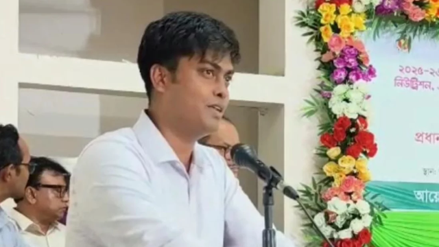 ৩ মিনিটের বক্তব্যে মন্ত্রীকে ৮৬ বার ‘স্যার’, ভাইরাল ভিডিও নিয়ে ব্যাখ্যা কৃষি কর্মকর্তার
