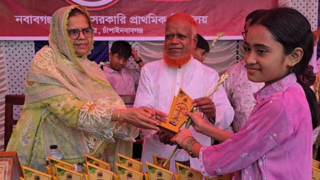 ৫২ বৃত্তিপ্রাপ্ত শিক্ষার্থীকে সংবর্ধনা দিলেন এমপি নূরুল ইসলাম বুলবুল