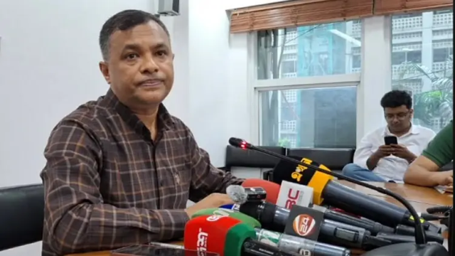 জ্বালানি তেল নিয়ে গুজব ছড়ানো হচ্ছে, সংকট নেই: জ্বালানি বিভাগ