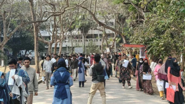 পরীক্ষা ছাড়াই ফ্যামিলি কার্ডের গণনাকারী নিয়োগ পেলেন কর্মকর্তার ভাগনি