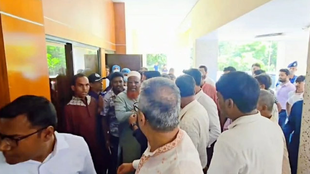প্রতিমন্ত্রীর অনুষ্ঠানে দাওয়াত না দেয়াকে কেন্দ্র করে বিএনপির দুই পক্ষের হট্টগোল