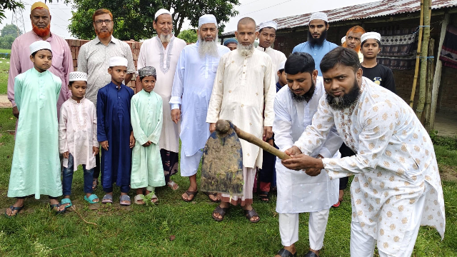 নাচোলে মাদ্রাসা ও মসজিদে ওযুখানা-টয়লেট নির্মাণকাজের উদ্বোধন
