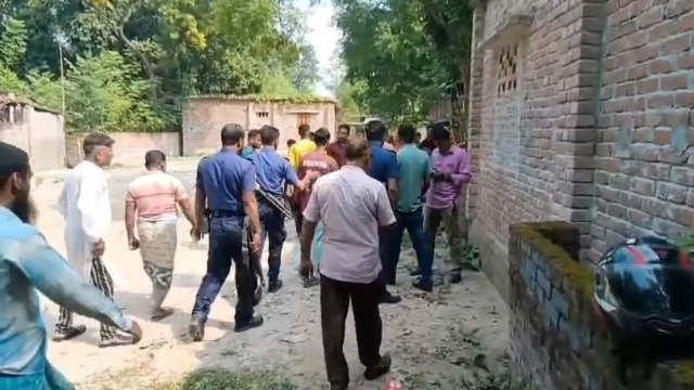 চাঁপাইনবাবগঞ্জে আধিপত্য বিস্তার নিয়ে ককটেল বিস্ফোরণ, আহত ২