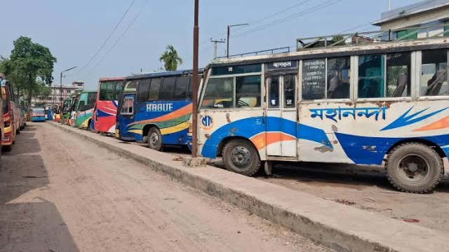 চাঁপাইনবাবগঞ্জ থেকে সকল রুটে বাস চলাচল শুরু