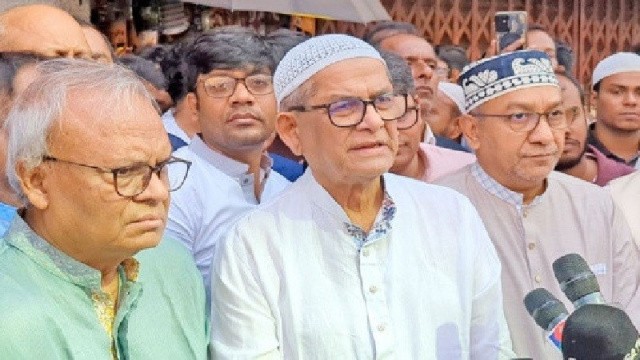 চিকিৎসকদের সম্মতি পেলে রোববার খালেদা জিয়াকে লন্ডনে নেয়া হবে: মির্জা ফখরুল