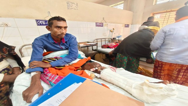 ছবিঃ আলোকিত গৌড়