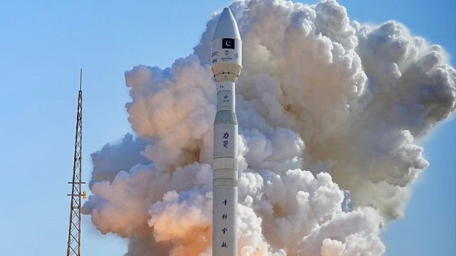 চীনের সহায়তায় উচ্চক্ষমতাসম্পন্ন ইমেজিং স্যাটেলাইট উৎক্ষেপণ করল পাকিস্তান