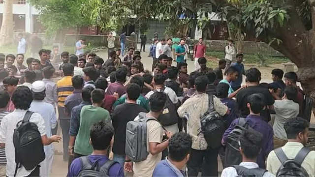 ইভটিজিং ও র‍্যাগিংয়ের অভিযোগে রাবিতে দুই বিভাগের হাতাহাতি