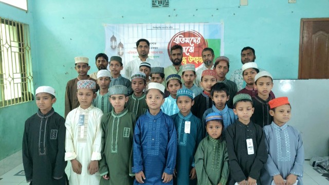 আন নাসিহা ফাউন্ডেশনের উদ্যোগে এতিমদের মাঝে ঈদবস্ত্র বিতরণ