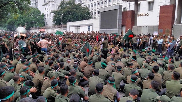 এবার সচিবালয়ে বিক্ষোভকারী আনসাররা