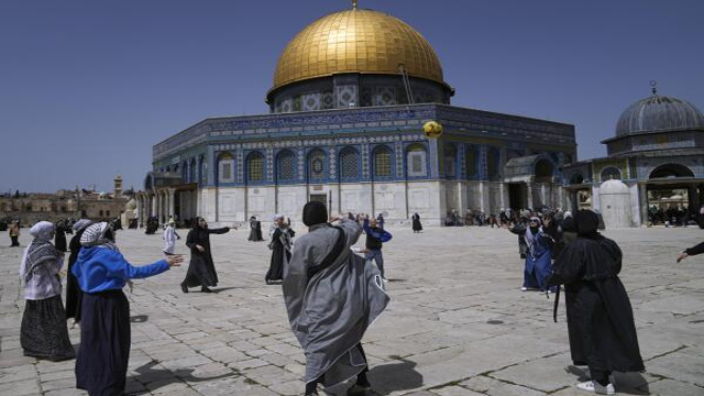 ৪০ দিন পর খুললো আল-আকসা মসজিদ, মুসল্লিদের ঢল