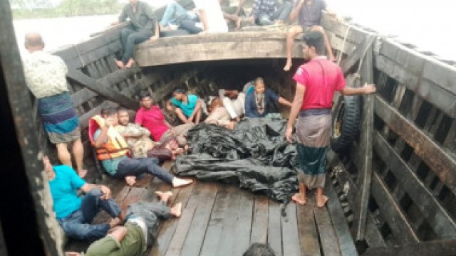 মেঘনায় ৩৯ যাত্রী নিয়ে ট্রলারডুবি