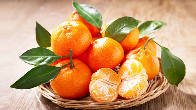 ত্বক, চুল ও হৃদযন্ত্রের যত্নে কমলালেবু অপরিহার্য ফল