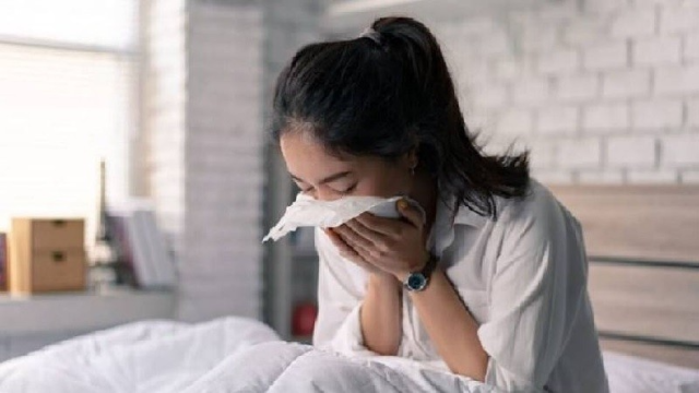 শুষ্ক কাশিতে রাতে ঘুম আসে না? ঘরোয়া উপায়ে মিলবে আরাম