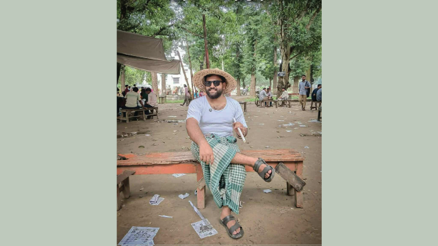 কৃষক সাজে রাকসু নির্বাচনের প্রচারণায় জোহা