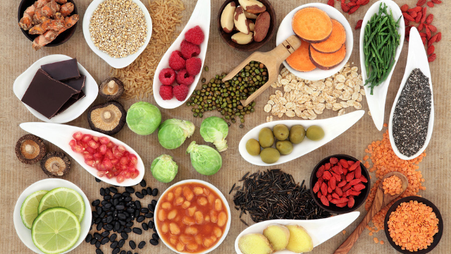 খাবারেই বদলায় শরীরের ঘ্রাণ: কোনটি বাড়ায় আকর্ষণ, কোনটি তৈরি করে দুর্গন্ধ