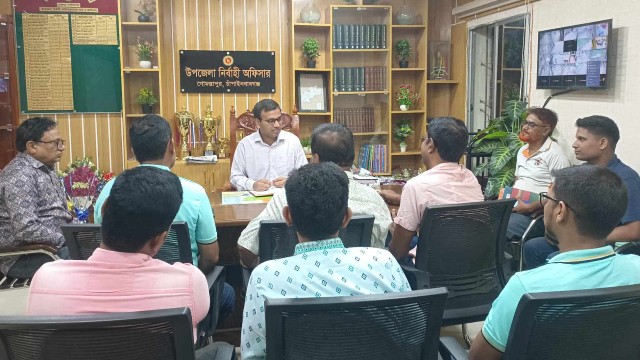গোমস্তাপুরে সাংবাদিকদের সাথে নবাগত ইউএনওর মতবিনিময় সভা
