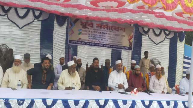 গোমস্তাপুরে হুমকি উপেক্ষা করে যুব বিভাগের সমাবেশ