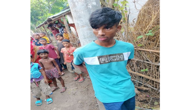 মোবাইল চুরি করতে গিয়ে ছাত্রলীগ নেতা আটক