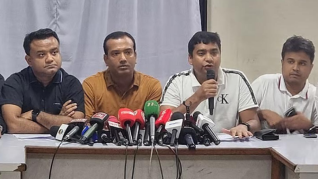 কাঁটার পরিবর্তে ফুল, উসকানির বিপরীতে সহাবস্থানের বার্তা দিয়েছে ছাত্রদল: রাকিব