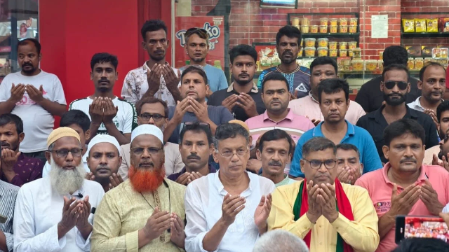 চাঁপাইনবাবগঞ্জে জুলাই-আগস্ট গণঅভ্যুত্থানে নিহতদের স্মরণে জেলা বিএনপির দোয়া ও মৌন মিছিল