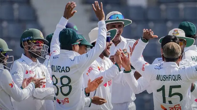 সকালে গুটিয়ে গেল আয়ারল্যান্ড, ২৮৬ রানে অলআউট সফরকারীরা