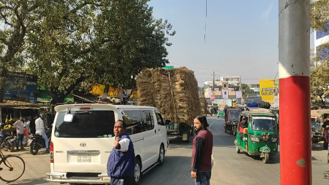 চাঁপাইনবাবগঞ্জে ট্রলি ট্রাক্টরের দাপট, বাড়ছে দুর্ঘটনা ও আতঙ্ক