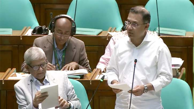 প্রাথমিক বিদ্যালয়ের শিক্ষকদের ইংরেজি প্রশিক্ষণে জোর দিচ্ছে সরকার