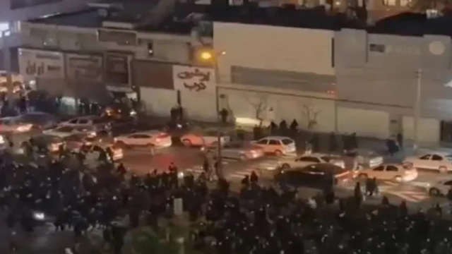 তেহরানে শিক্ষার্থীদের সরকারবিরোধী বিক্ষোভ