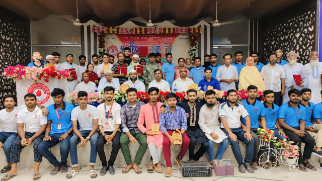 নাচোলে চাঁপাই ব্লাড ডোনেট ফাউন্ডেশনের গুণীজন সংবর্ধনা ও স্বেচ্ছাসেবী মিলন মেলা