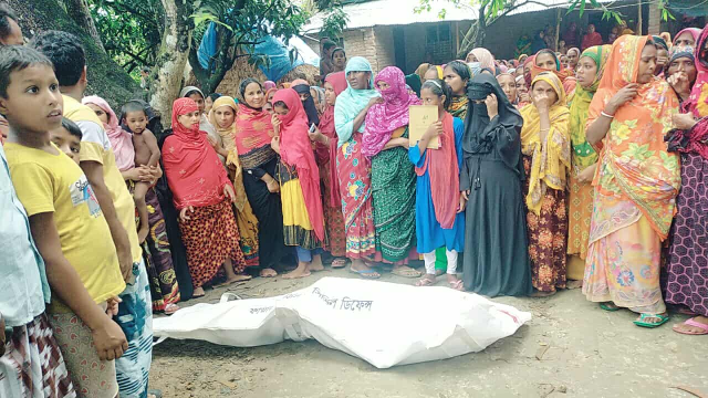 চাঁপাইনবাবগঞ্জে শাশুড়িকে দাফনে যাওয়ার পথে ট্রাকের ধাক্কায় যুবক নিহত